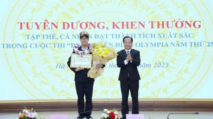 Hà Nội khen thưởng Quán quân cuộc thi Đường lên đỉnh Olympia